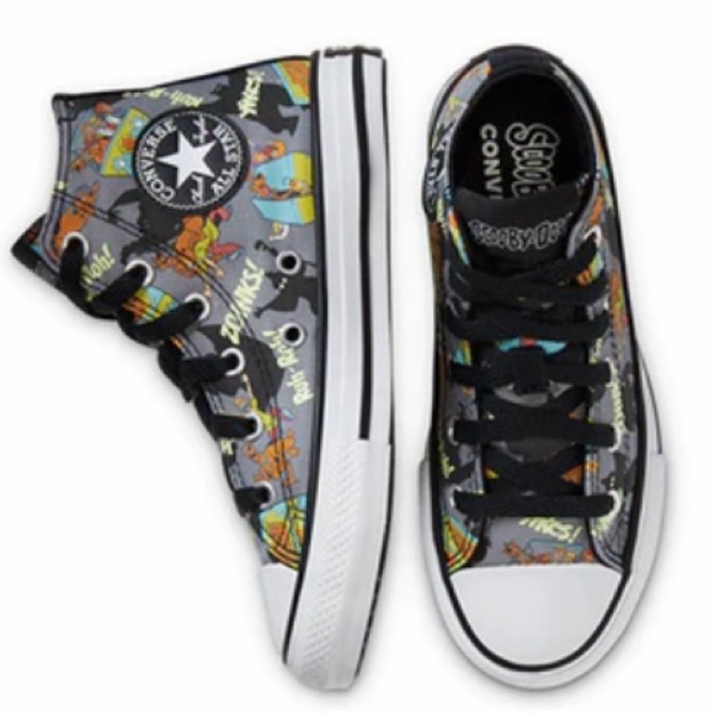 Glowing Converse Scooby Doo x Chuck Taylor All Star High Tops (glow in the dark)